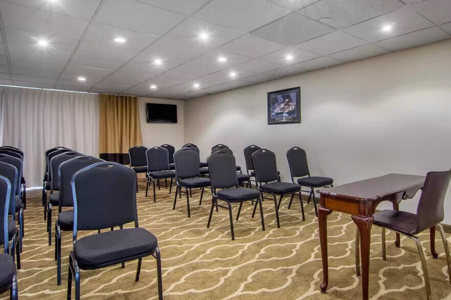 More Photos Of 5793 Roswell Rd NE, Atlanta Hotel For Sale