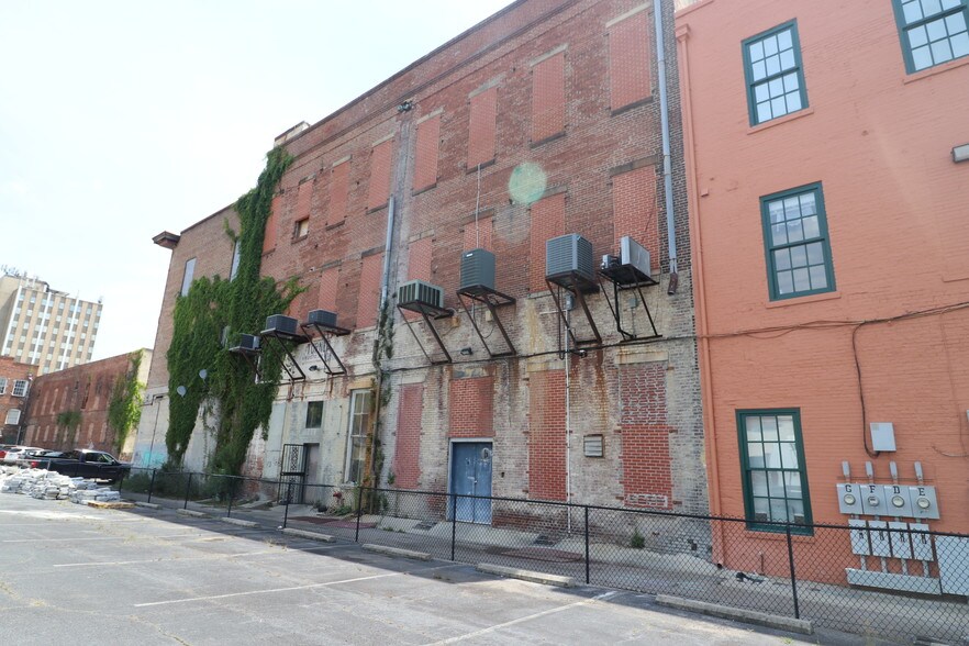 More Photos Of 305 8th St, Augusta Freestanding For Sale