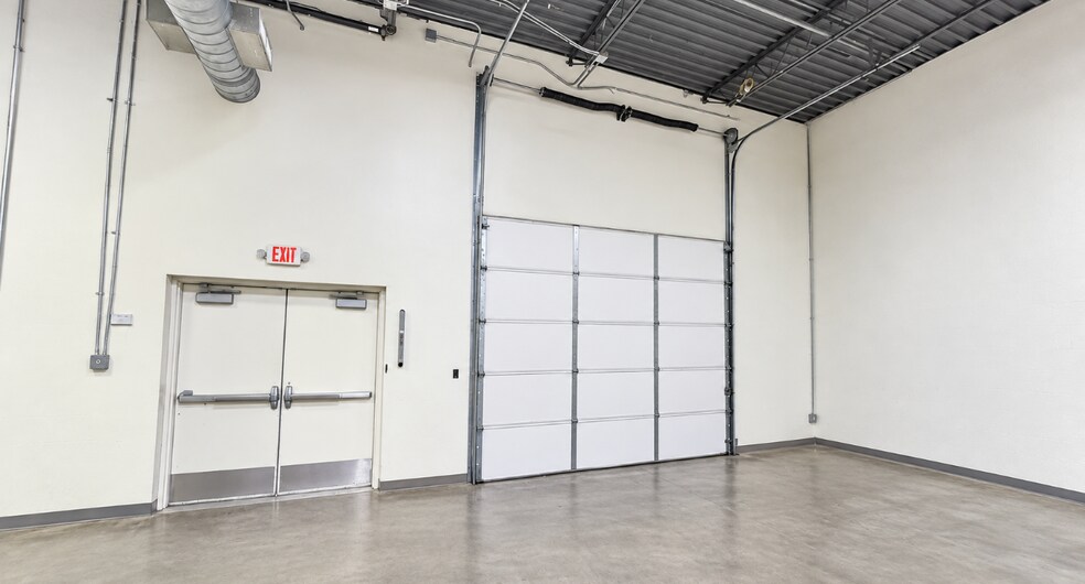 More Photos Of 2021 Commerce Dr, McKinney Office For Sale