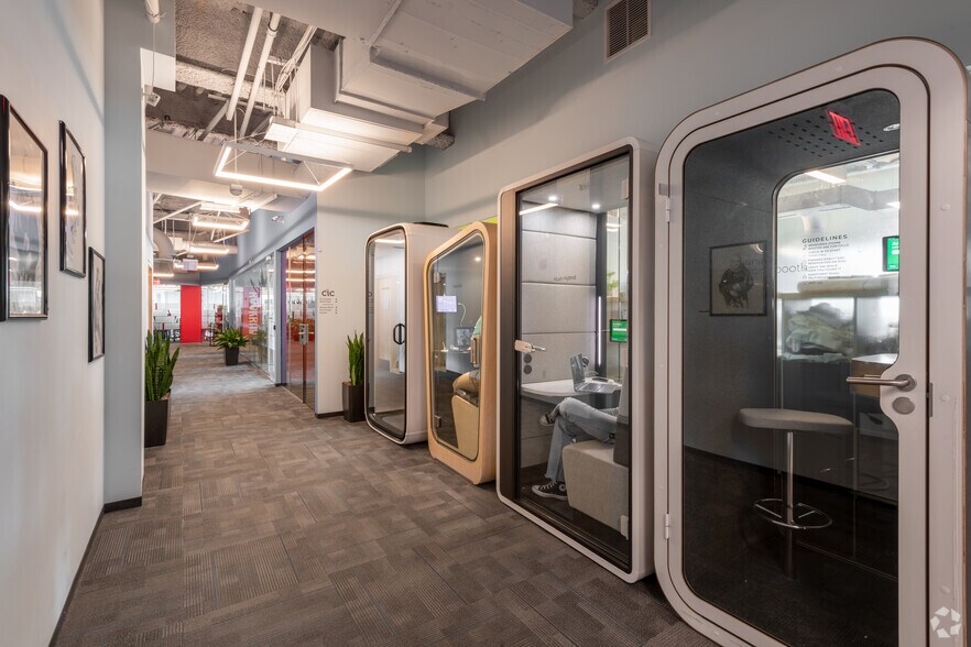 Photo of 9th Floor Ste 25-35 desks