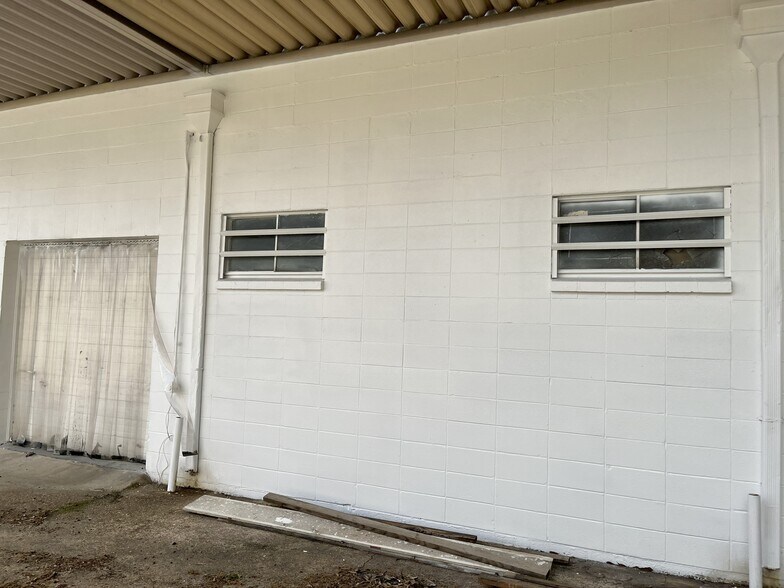 More Photos Of 943 Gallatin, Jackson Warehouse For Sale