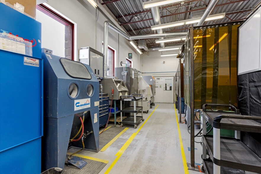 More Photos Of 1011 Polytek St, Ottawa Flex For Sale