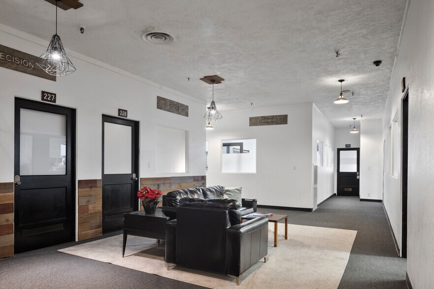 More Photos Of 11 NE 11th St, Oklahoma City Warehouse For Sale