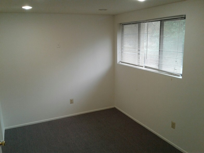 More Photos Of 499 Marlboro Rd, Old Bridge Medical For Lease