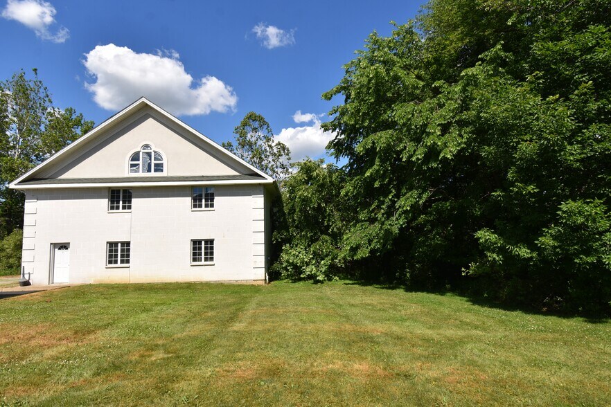 More Photos Of 972 Youngstown Kingsville Rd, Vienna Office For Sale