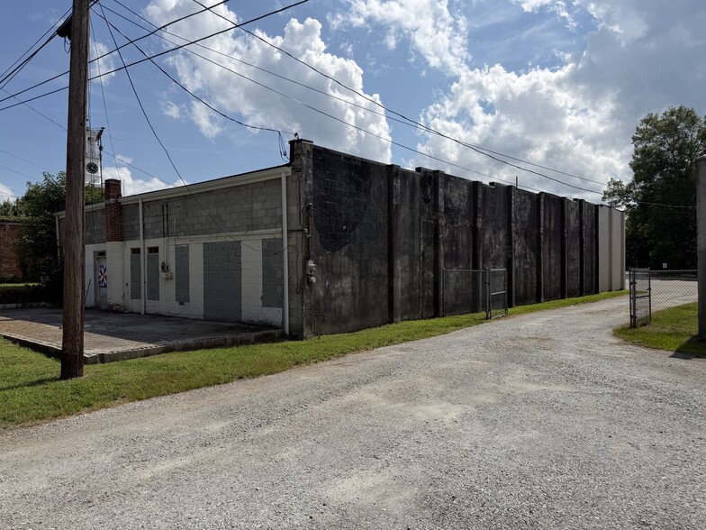 More Photos Of 112 N Congress St, Winnsboro Flex For Sale