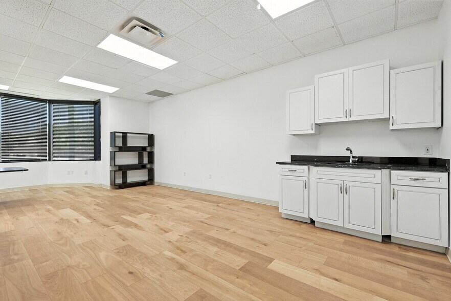 More Photos Of 1100 W Campbell Rd, Richardson Office For Lease