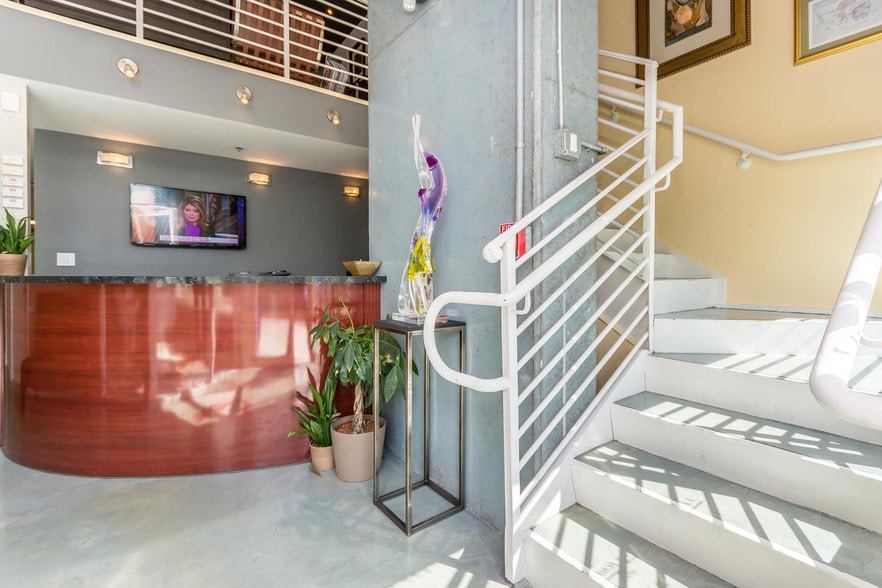 More Photos Of 2301 Wilton Dr, Wilton Manors Apartments For Sale