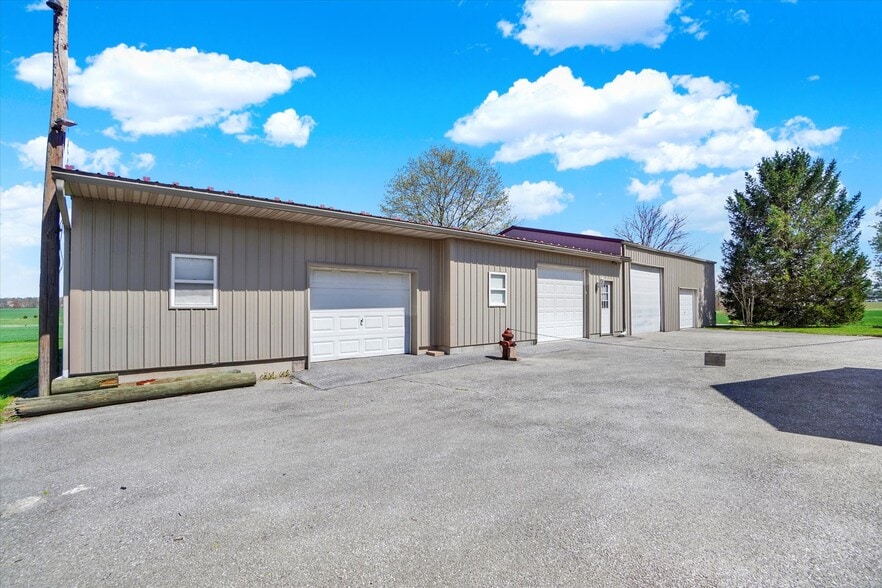 More Photos Of 2553 Roosevelt Ave, York Flex For Sale