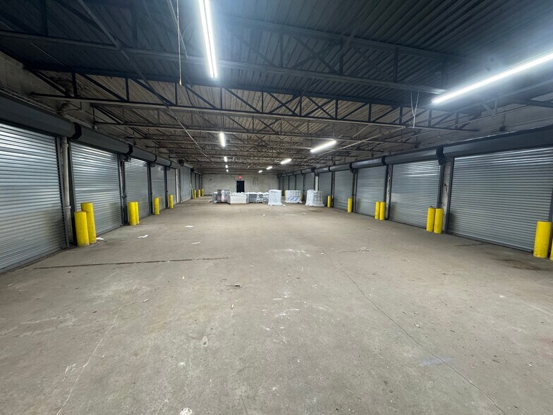 More Photos Of 22 Spence St, Bay Shore Distribution For Lease