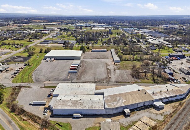 Primary Photo Of 1024 E Jefferson St, Siloam Springs Industrial For Lease