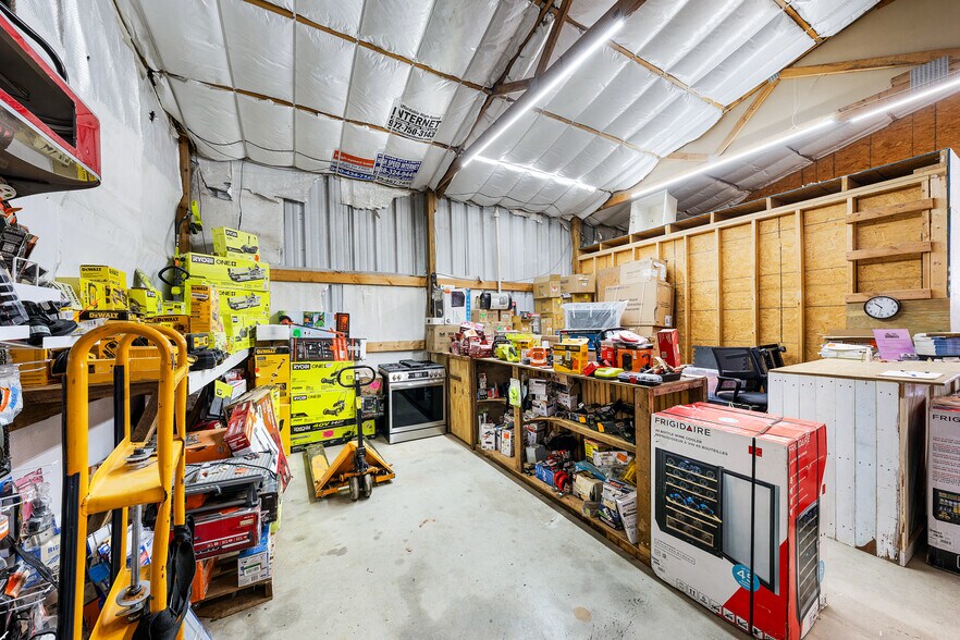 More Photos Of 18508 US Highway 69 N, Lindale Warehouse For Sale