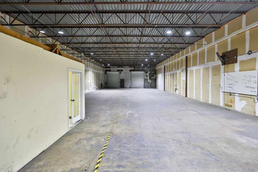 More Photos Of 4727-4751 Center Park Blvd, San Antonio Manufacturing For Lease