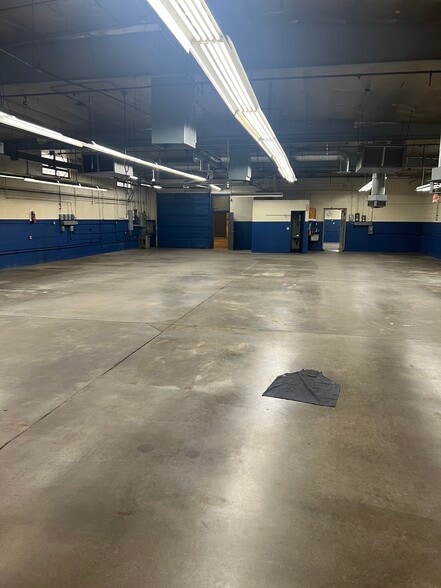 More Photos Of 13513 Sherman Way, Van Nuys Manufacturing For Sale