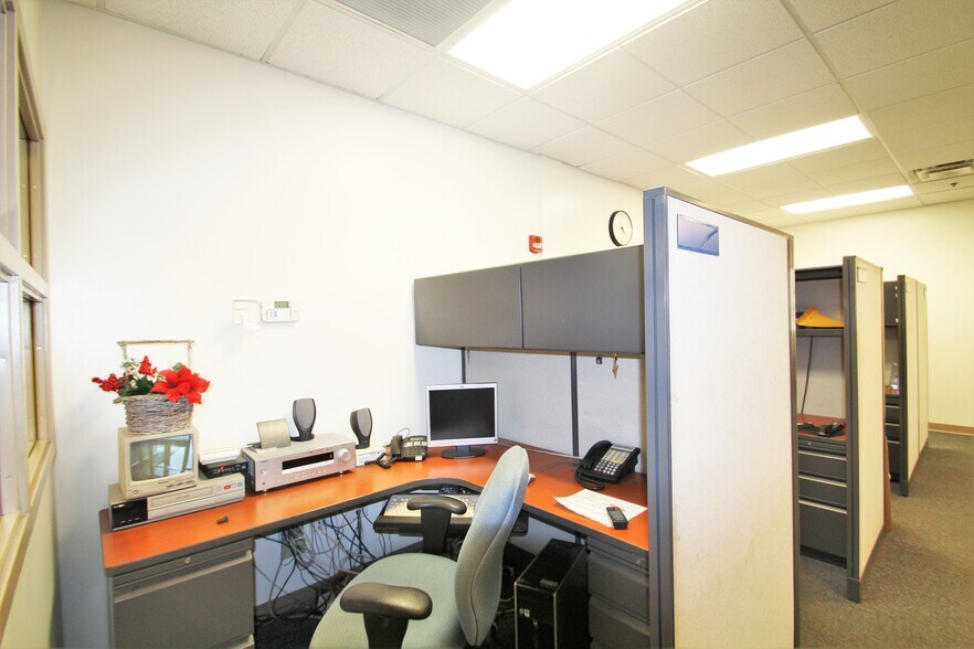More Photos Of 14240 Dante Ave, Dolton Loft Creative Space For Lease
