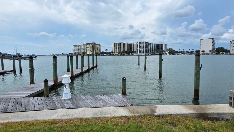 More Photos Of 625 Bay Esplanade, Clearwater Apartments For Sale