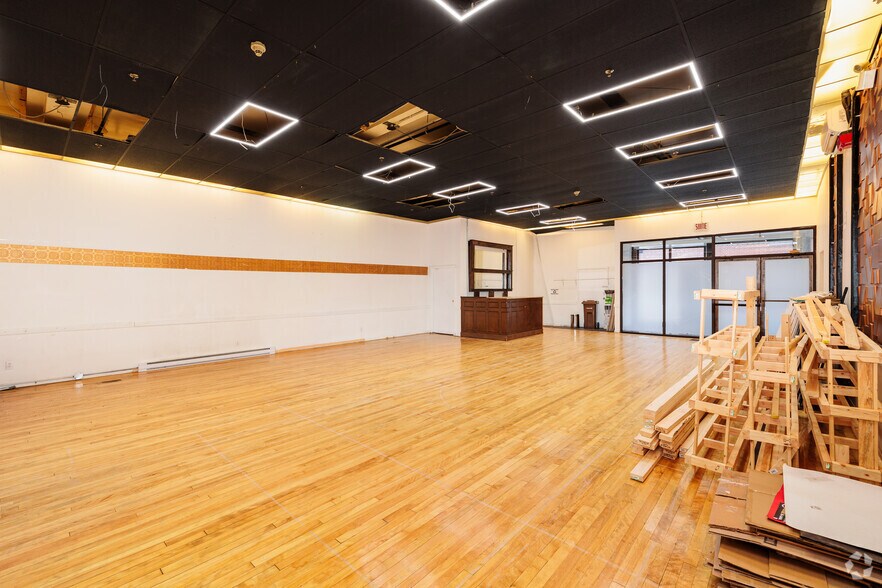 More Photos Of 4225 Rue Notre-Dame O, Montréal Office For Sale