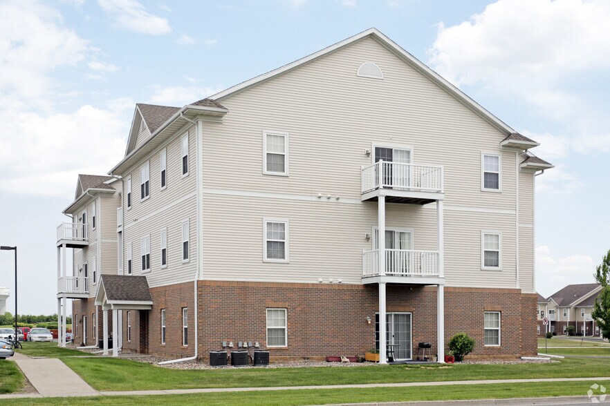 More Photos Of 1209 Mayfield Dr, Ames Apartments For Sale