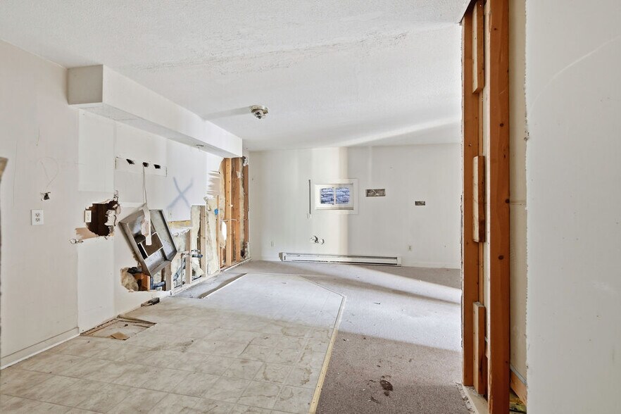 More Photos Of 121 W Broadway, Fulton Storefront Retail Residential For Sale