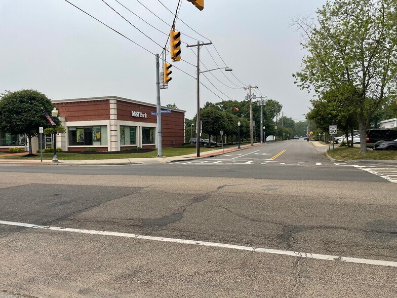 More Photos Of 744-748 Montauk Hwy, Bayport Storefront Retail Residential For Lease