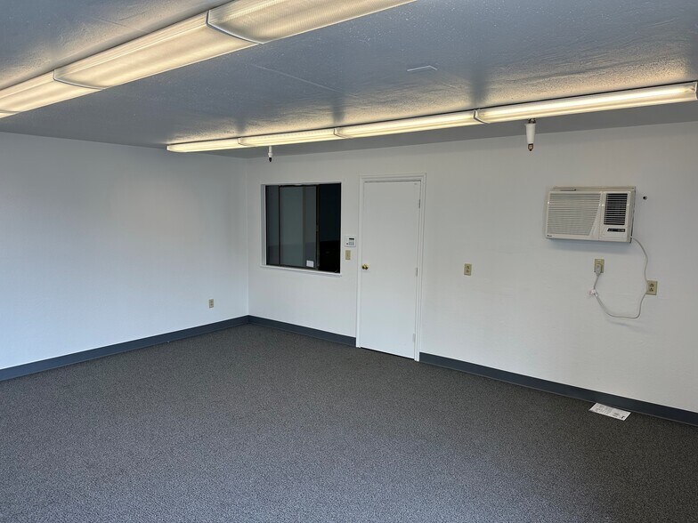 More Photos Of 2151 Blumenfeld Dr, Sacramento Manufacturing For Sale