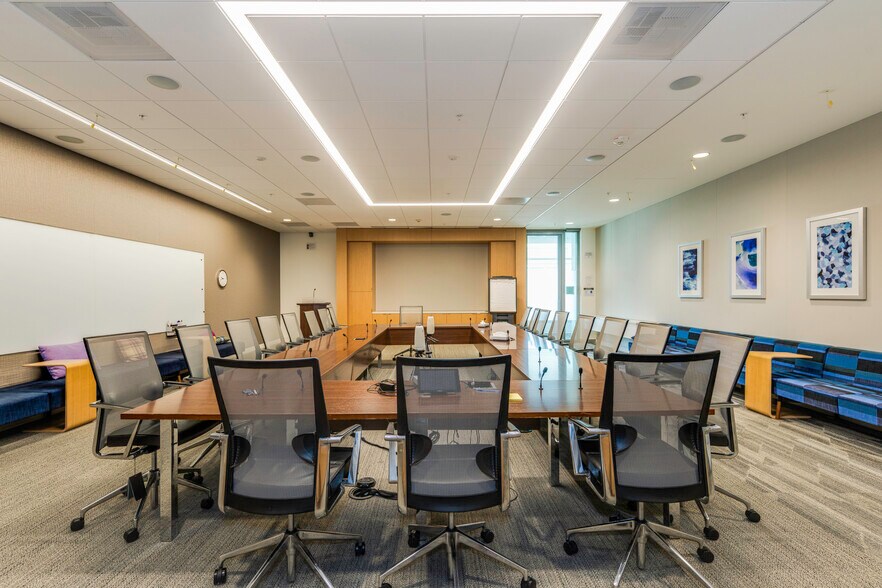 More Photos Of 700 Bay Rd, Redwood City Medical For Lease