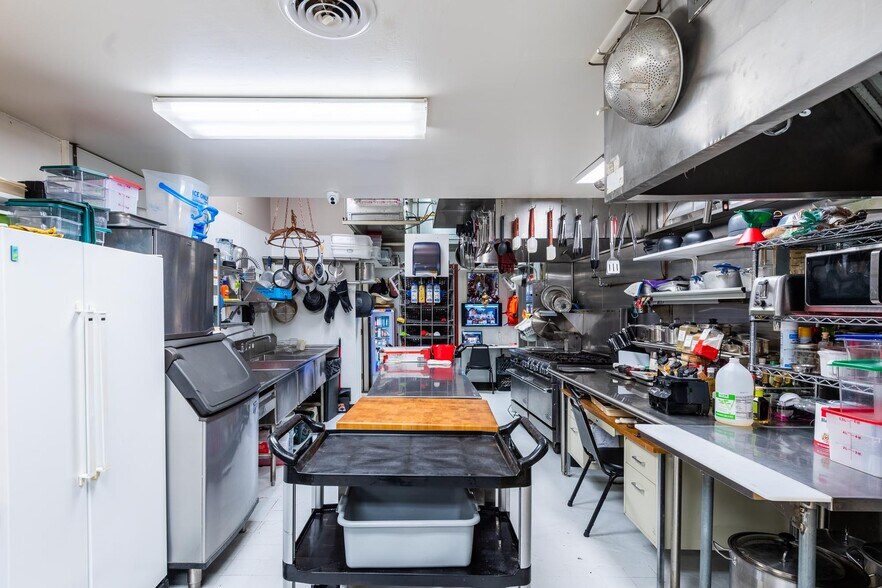 More Photos Of 117 Pine St, Pinedale Restaurant For Sale