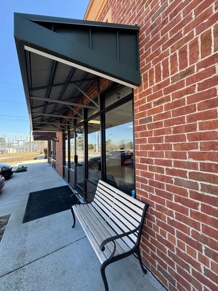 More Photos Of 103 Maple Dr, Augusta Storefront Retail Office For Lease