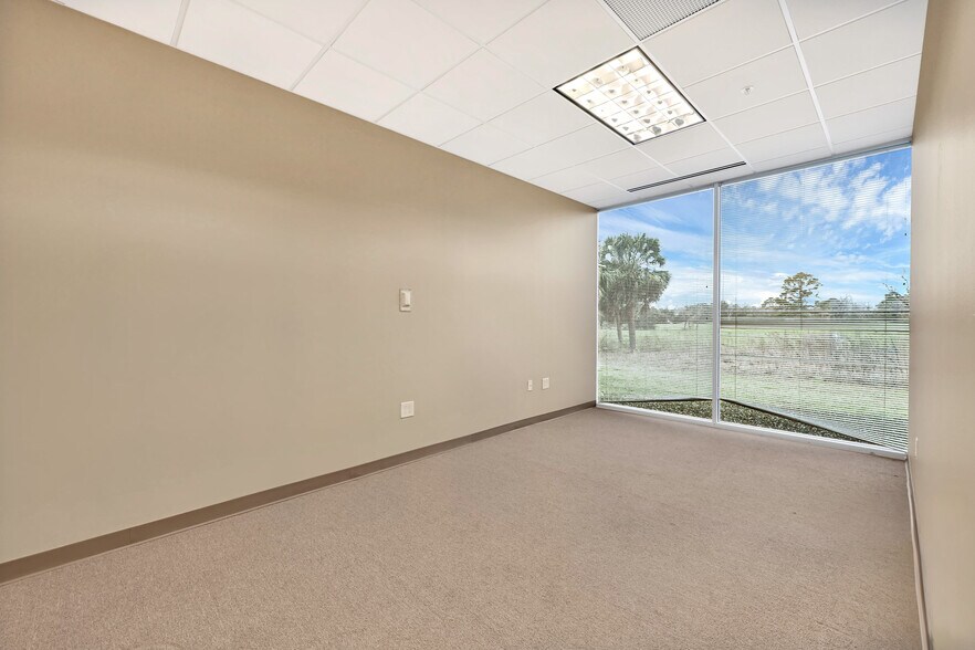 More Photos Of 7900 N Sam Houston Pky W, Houston Office For Lease