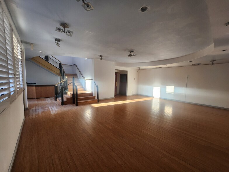 More Photos Of 4577-4585 Clairemont Dr, San Diego Storefront Retail Office For Lease