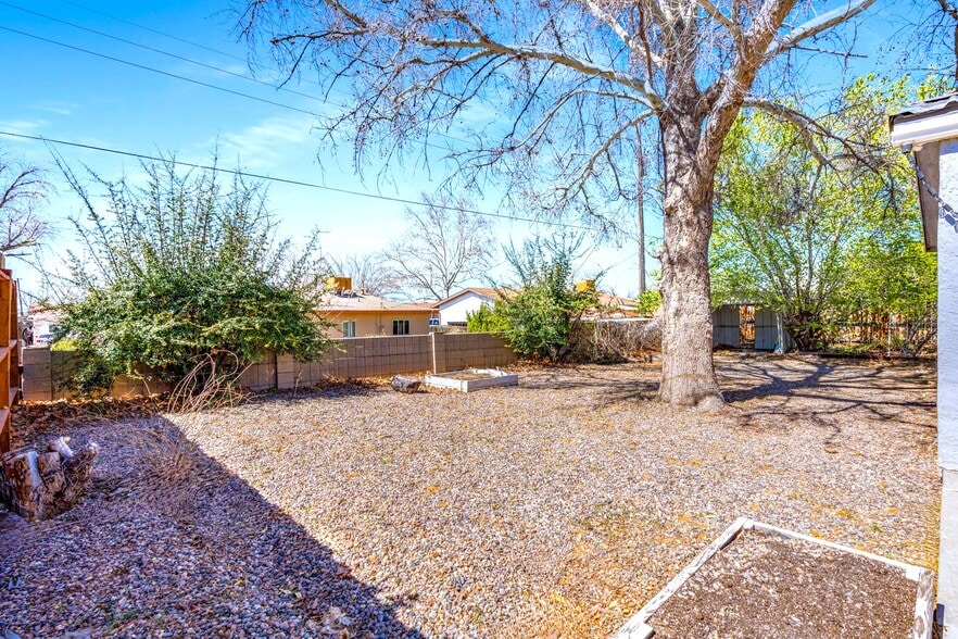 More Photos Of 613 Jane St NE, Albuquerque Flex For Sale