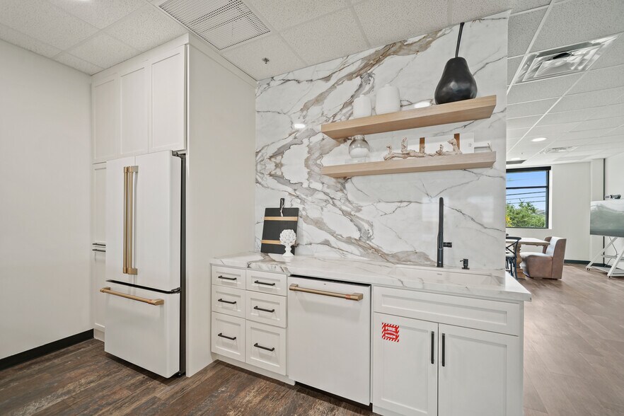 More Photos Of 4300 FM 2351 Rd, Friendswood Office For Lease