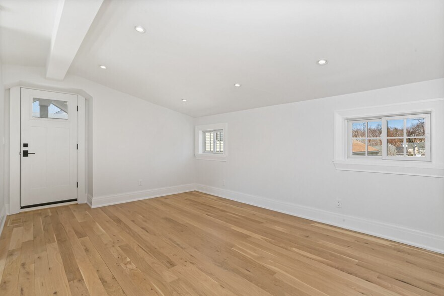 More Photos Of 25 Henry St, Greenwich Apartments For Sale