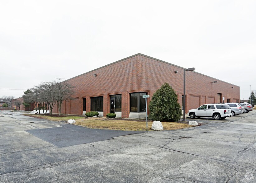 More Photos Of 1001 Entry Dr, Bensenville Warehouse For Lease