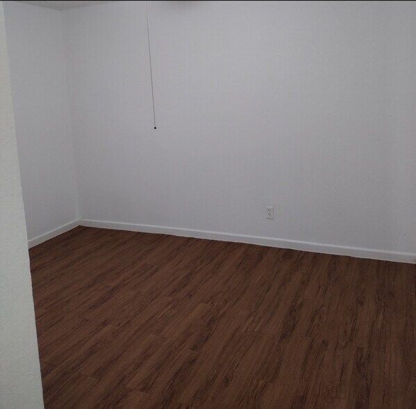 More Photos Of 2300 S 8th St, Lamesa Apartments For Sale