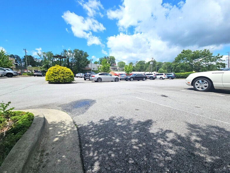 More Photos Of 1216 Asheville Hwy, Hendersonville Auto Dealership For Lease