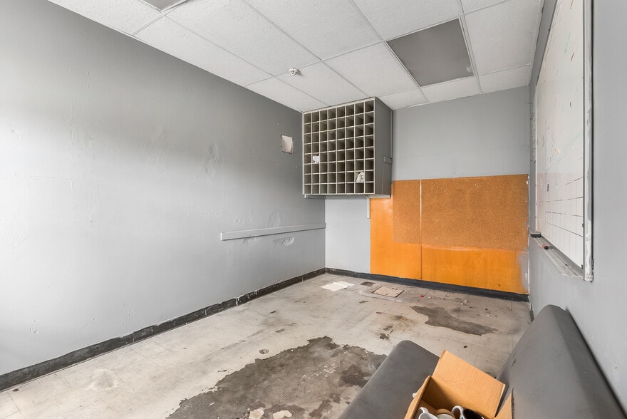 More Photos Of 775 NW 21st St, Miami Service For Lease