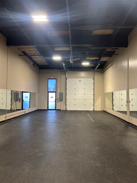 More Photos Of 520 California Blvd, Napa Warehouse For Lease