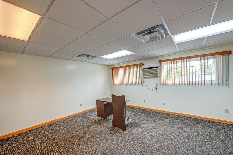 More Photos Of 837 Old Country Rd, Westbury Office For Sale