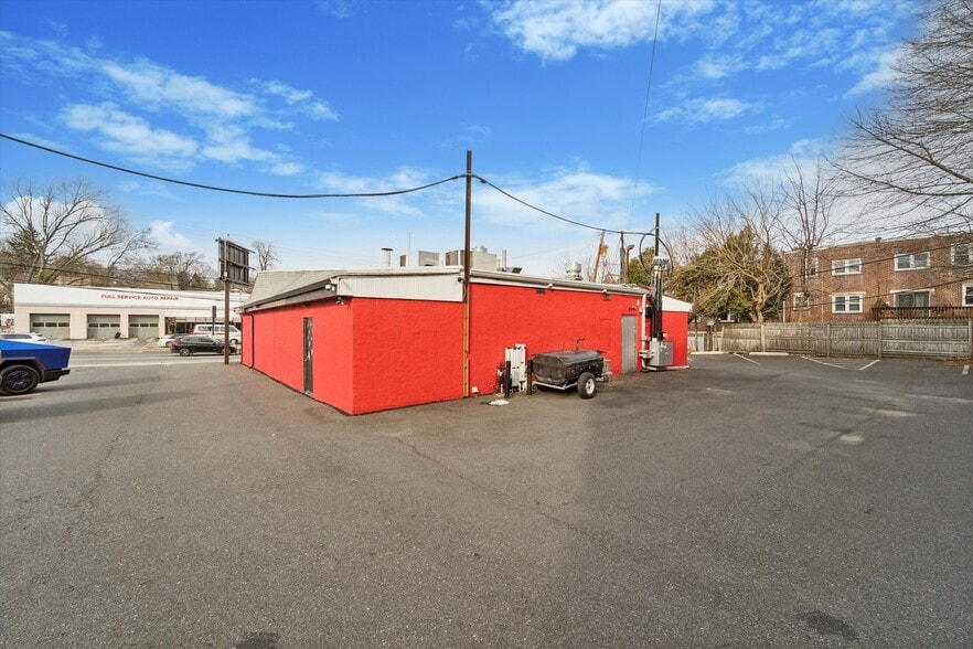 More Photos Of 265 E Township Line Rd, Upper Darby Restaurant For Sale