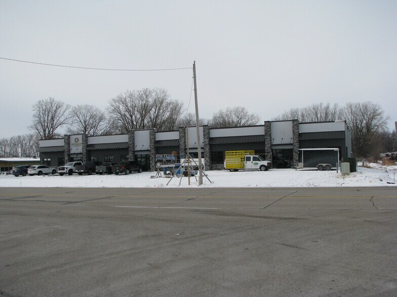 More Photos Of 1111 N Military Ave, Green Bay General Retail For Lease