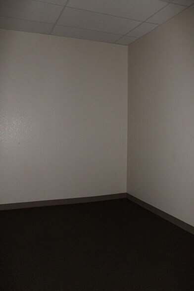 More Photos Of 1275 Anthony Dr, Anthony Medical For Lease