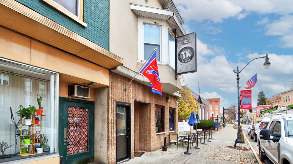 More Photos Of 14 E Main St, Waterloo Town Bar For Sale