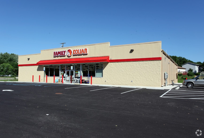 Primary Photo Of 1080 Susquehanna Trl, Liverpool Freestanding For Sale