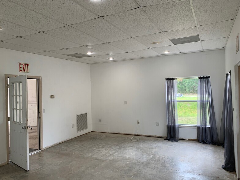 More Photos Of 18350 Paulson Dr, Port Charlotte Warehouse For Sale