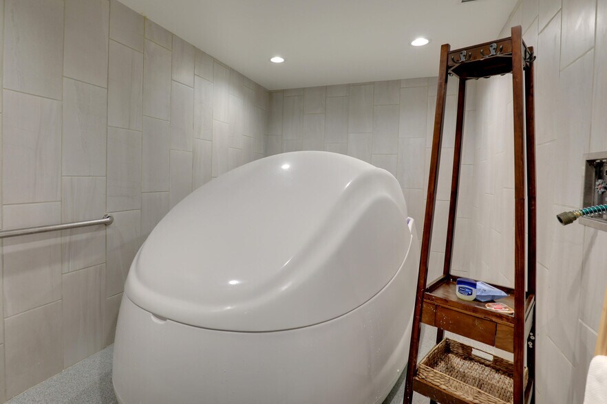 More Photos Of 900 Broadway St, Quincy Flex For Sale