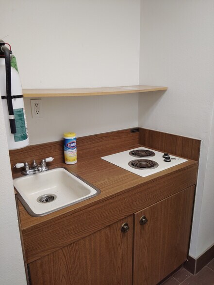 More Photos Of 1279 N Tustin Ave, Anaheim Light Distribution For Sale