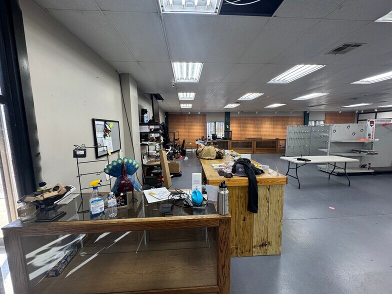 More Photos Of 990 N Daleville Ave, Daleville Warehouse For Sale