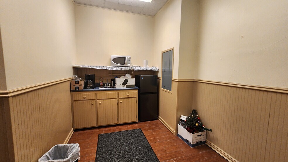 More Photos Of 2 N Main St, Pittston Office For Sale