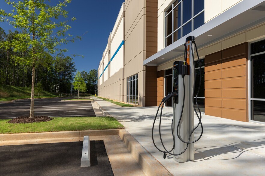 More Photos Of 107 Boggs Rd, Villa Rica Distribution For Lease